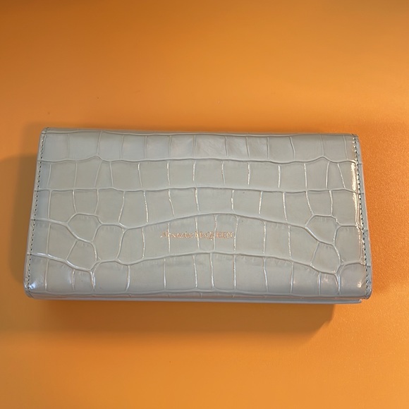 COPY - Alexander McQueen croc style wallet in green. - Picture 3 of 9